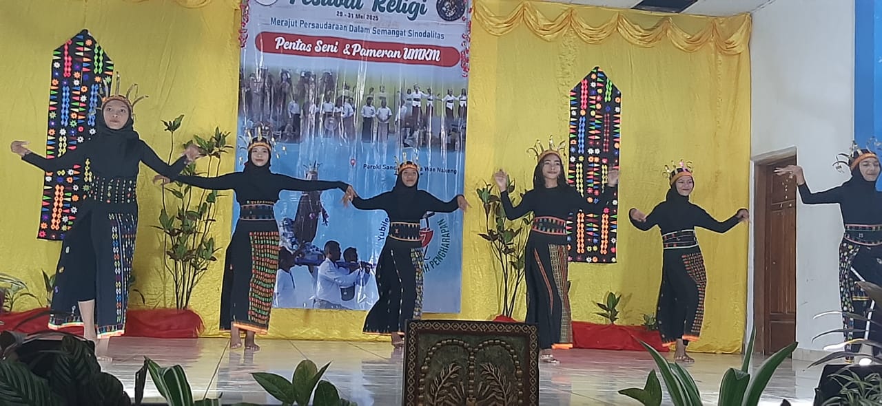 Festival Religi Budaya Paroki Santa Familia Wae Nakeng 2025 Menjadi Simfoni Tradisi dan Sinodalitas