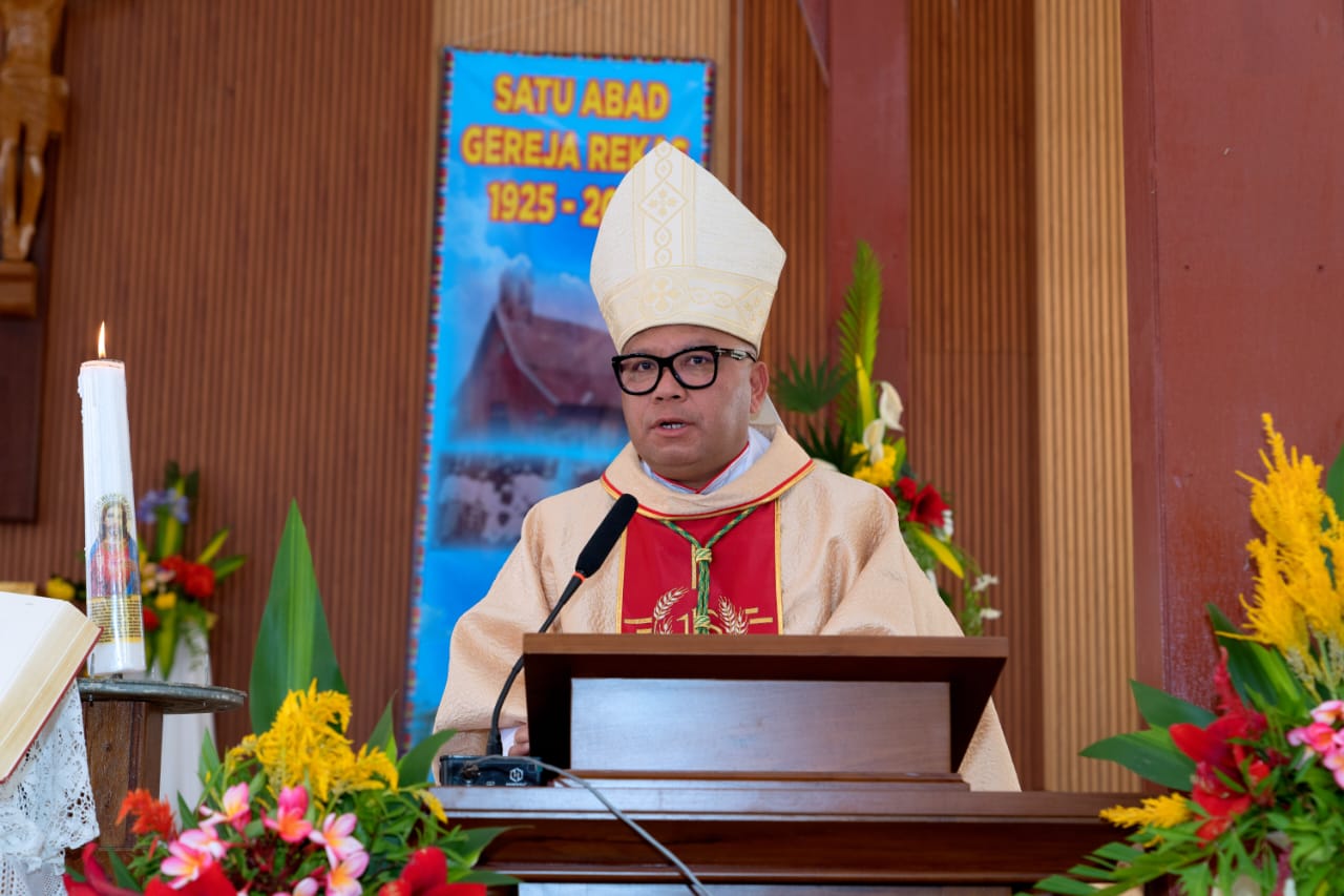 Rayakan Satu Abad Gereja Rekas, Uskup Labuan Bajo Tegaskan Tiga Hal Ini