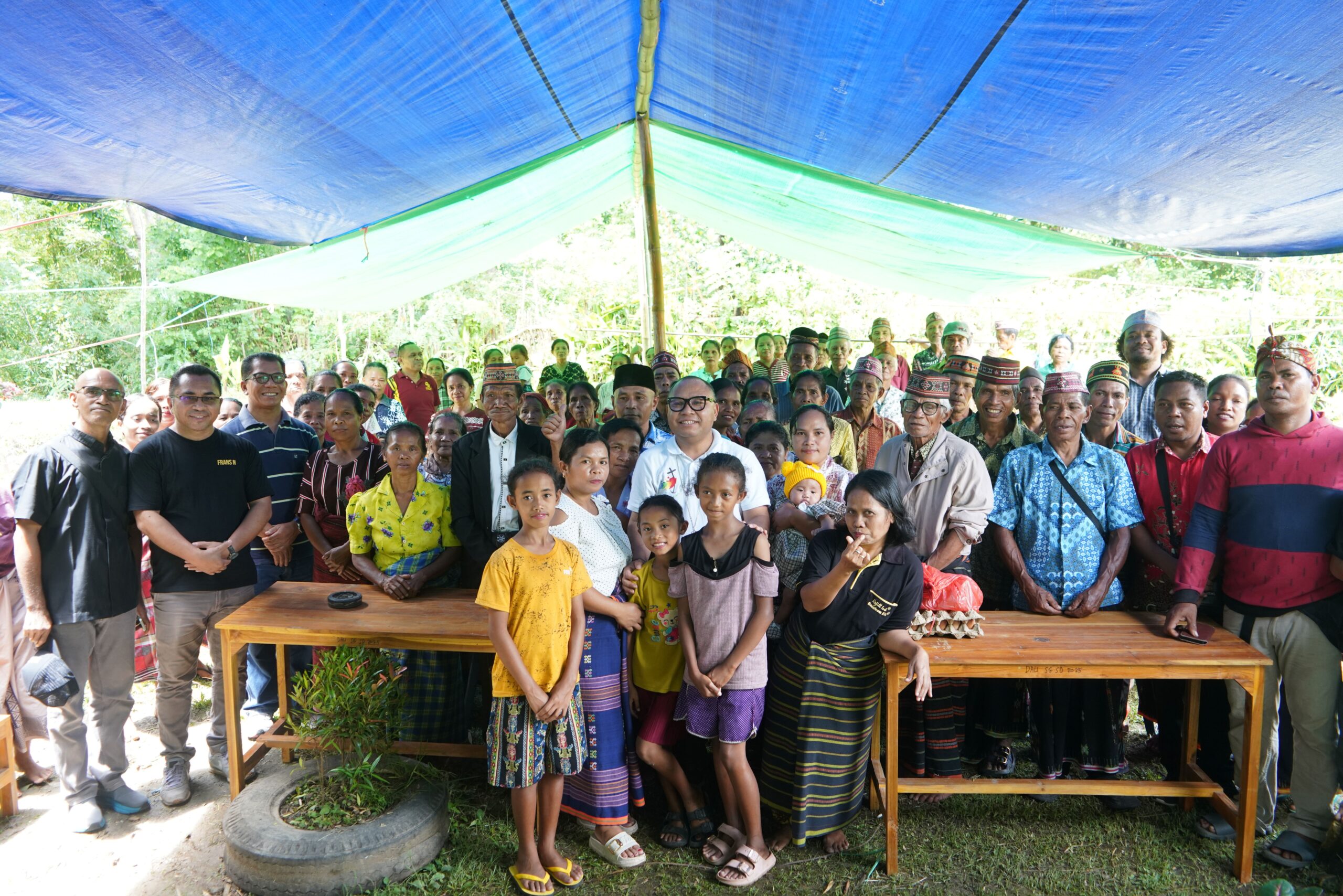 Jelang Hari Raya, Keuskupan Labuan Bajo Berbagi Sukacita Natal