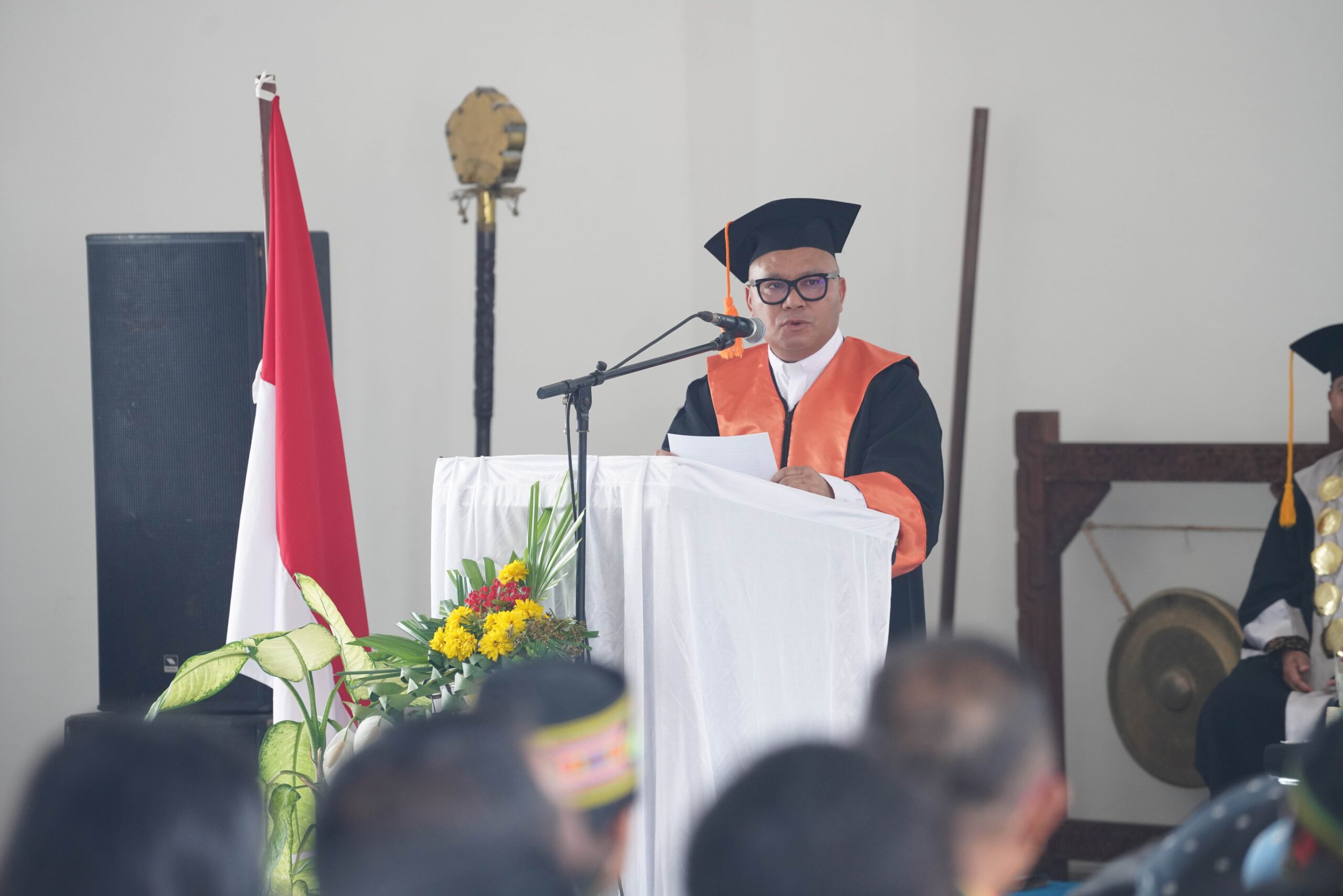 Uskup Labuan Bajo Dikukuhkan Sebagai Guru Besar di UNIKA St Paulus Ruteng