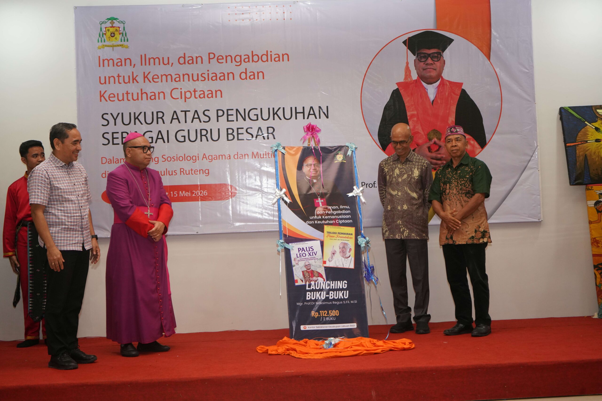 Dua Buku Terbaru Uskup Maksimus Diluncurkan