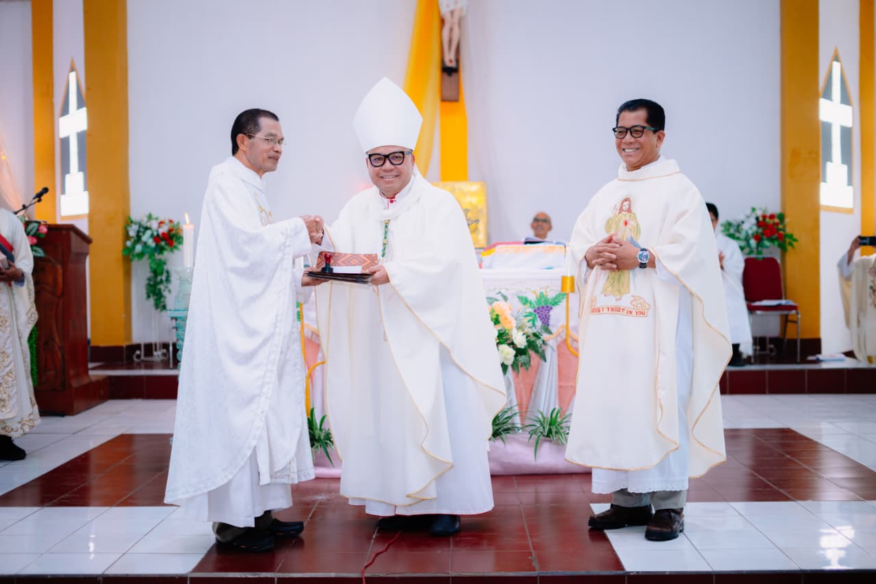Serah Terima Jabatan Vikep Lembor pada Perayaan Corpus Christi